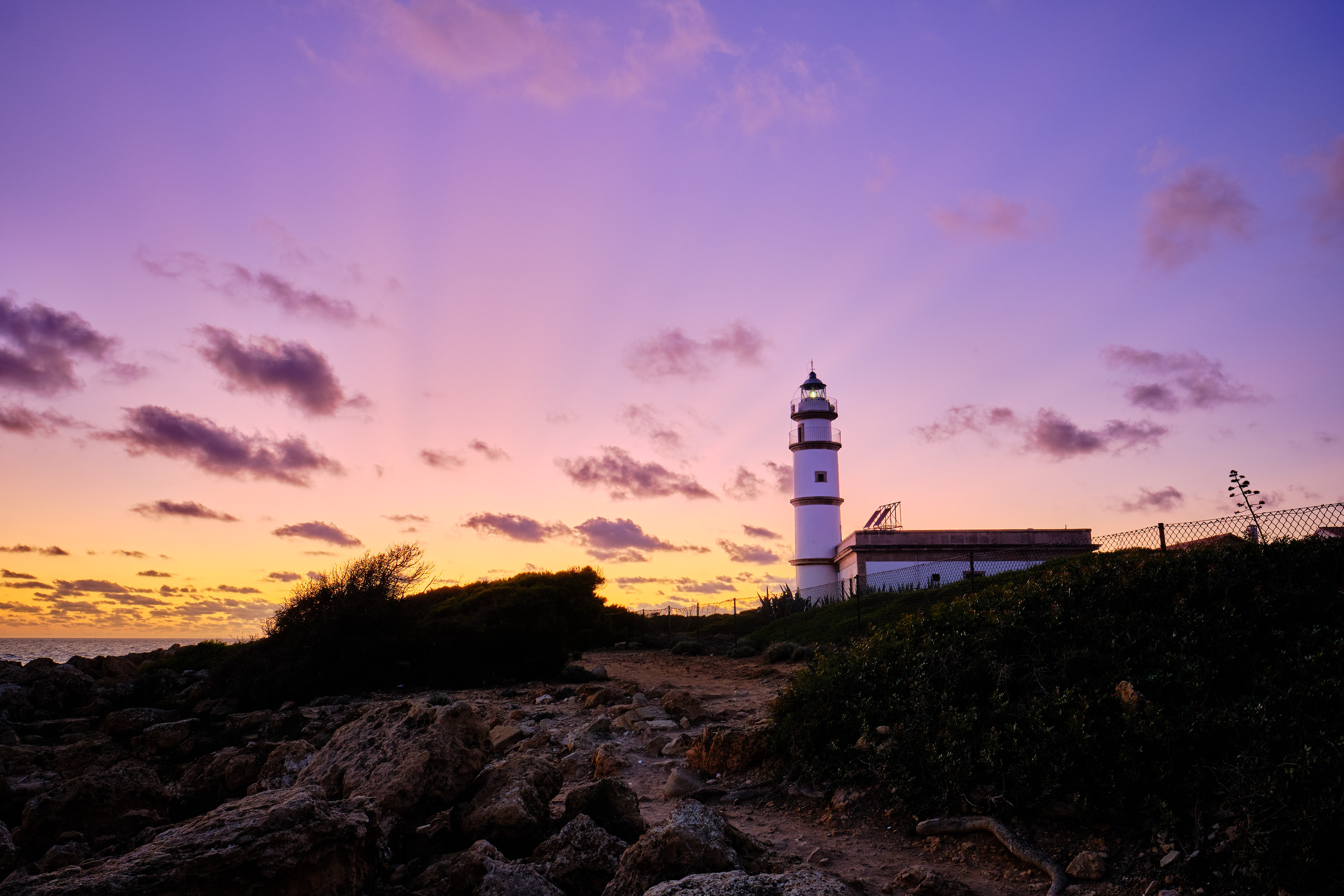Leuchtturm in der Dämmerung